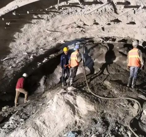 调兵山拱顶带模注浆料的施工流程及注意事项